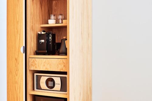 ART HOUSE Basel - Member of Design Hotelsにあるコーヒーまたはお茶
