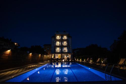 Villa Kotlarの敷地内または近くにあるプール
