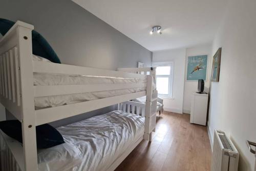 a bedroom with two bunk beds in a room at Central St Leonards on sea Apartment in Hastings