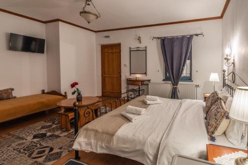 Ένα ή περισσότερα κρεβάτια σε δωμάτιο στο Ξενοδοχείο Μπελόη