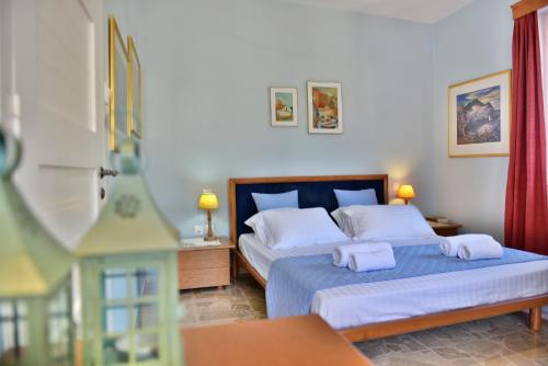 Кровать или кровати в номере Feel at Home - Family house in Hydra