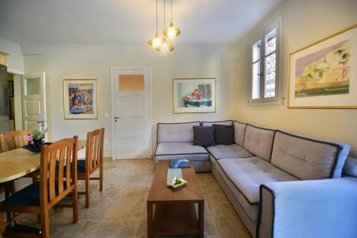 Гостиная зона в Feel at Home - Family house in Hydra