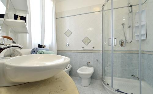 a bathroom with a sink and a shower and a toilet at CASA DEL FARO PORTOPALO in Portopalo