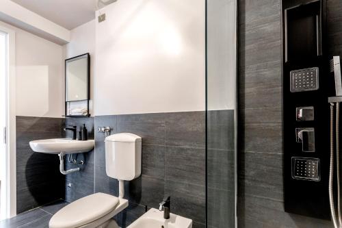 Vonios kambarys apgyvendinimo įstaigoje Modern Simplicity in Milan Centre