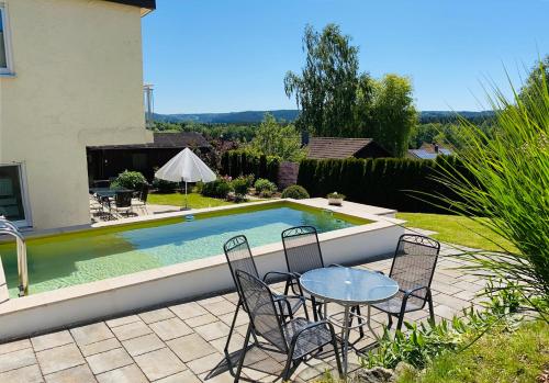 Bazén v ubytování Apartment unterm Schloss nebo v jeho okolí