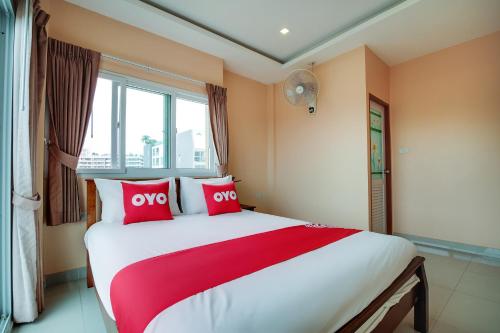 Cama o camas de una habitación en OYO 1027 Patumnak Beach Guesthouse