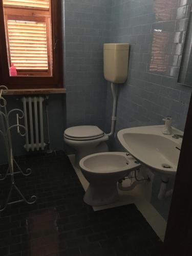 a bathroom with a toilet and a sink at La Gallina Nel Castello in Albenga