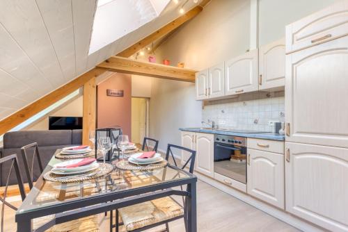 a kitchen and dining room with a table and chairs at Le Domaine de Wisbeley in Halet