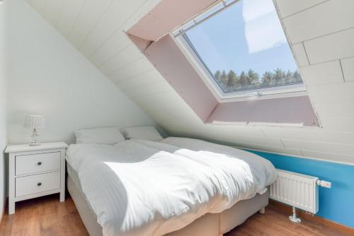 a bedroom with a bed and a window at Le Domaine de Wisbeley in Halet