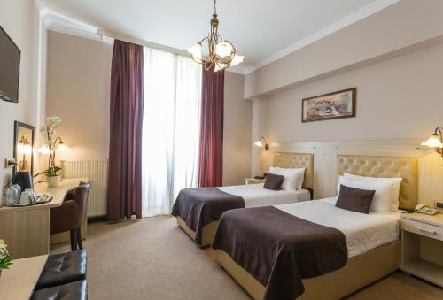 Кровать или кровати в номере Belgrade City Hotel