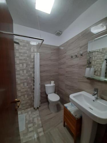 Koupelna v ubytování Mouria Hotel