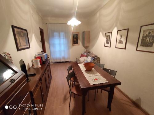 a living room with a table and a dining room at Ex Ostu Impero: vino, tartufo ed ospitalità in La Morra