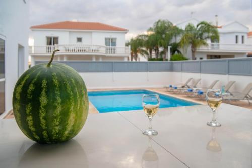 Piscina a Villa Ruby Nissi Beach o a prop