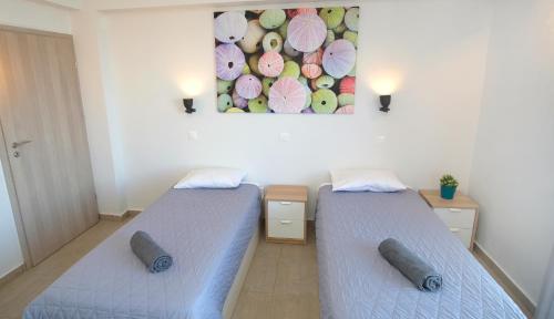 Ένα ή περισσότερα κρεβάτια σε δωμάτιο στο Eva Villas West with infinity pool & and panoramic sea view
