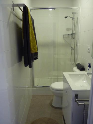 Confortable 1 Bedroom Apartment at Roma Avenue - 1A