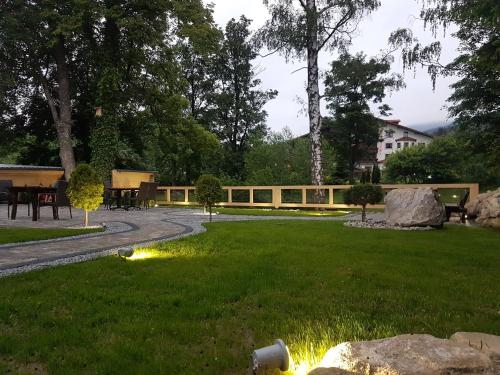 a park with a fence and a grass field at Walizka Wspomnień in Karpacz