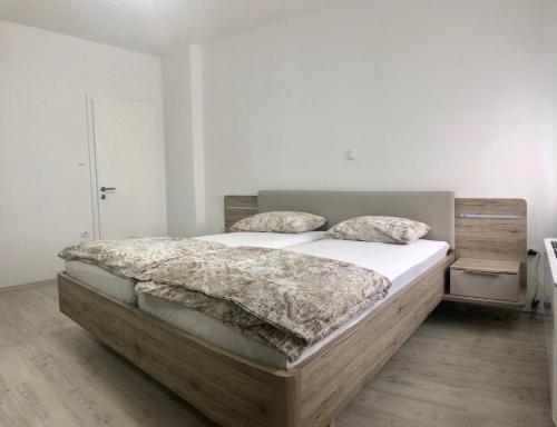 Postel nebo postele na pokoji v ubytování Apartments Andrej - Optuj