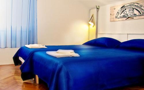 Beautiful apartment for two persons with sea view in Trogir near the beach
