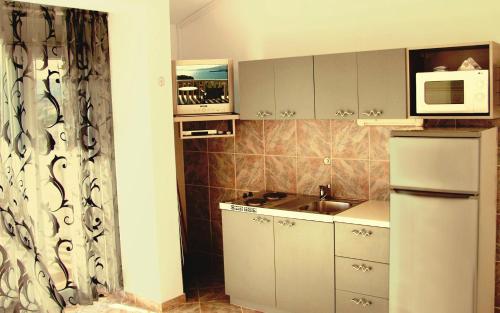 Kuchyňa alebo kuchynka v ubytovaní Apartment for two persons with sea view in Trogir near the beach