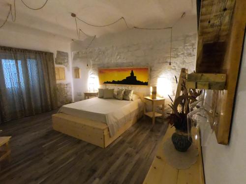 - une chambre avec un lit king-size dans l'établissement B&B François le cordonnier maison de charme, à Santa Teresa Gallura