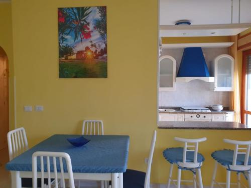 Una cocina o cocineta en Calypso Bed and Beach