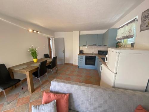 Kuchyň nebo kuchyňský kout v ubytování Apartments 'Stine'