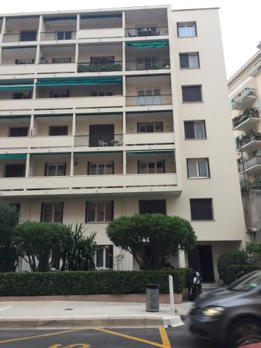 Appartement T3 Climatisé entre mer et centre Nice