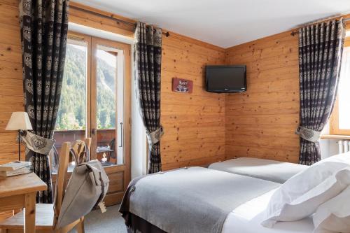 Tempat tidur dalam kamar di Logis La Croix-Saint-Maurice