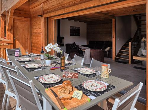 Φαγητό σε αυτό το διαμέρισμα ή κάπου εκεί κοντά