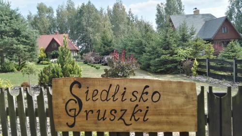 a sign on a fence that reads schedella spanish at Siedlisko Gruszki Puszcza Białowieska in Narewka