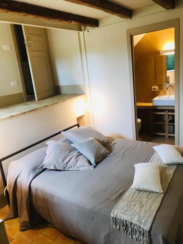 a bedroom with a large bed with a mirror at Case Graffeo in Menfi