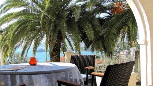 Apartment for two persons with sea view in Trogir near the beach