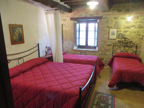 Postel nebo postele na pokoji v ubytování Appartamento Melograno in casale con piscina - Val d'Orcia
