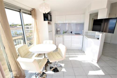 Nice apartment last floor with terrace and clear view on the sea photo 4