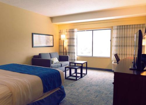 A seating area at Best Western Plus Provo University Inn