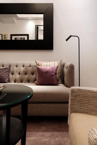 a living room with a couch and a mirror at SAXX Apartments "Goldberg Karree" in Hagen