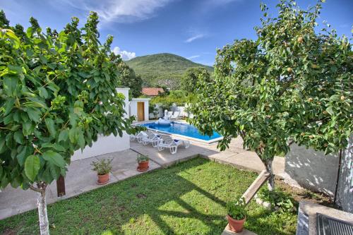 Πισίνα στο ή κοντά στο Vacation house Vila Guma Rastani Mostar