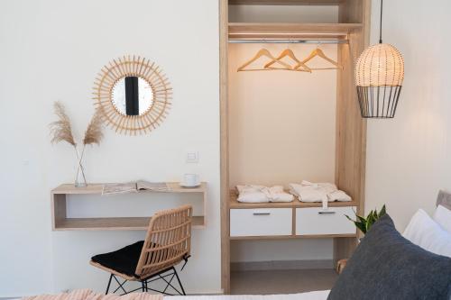 a living room with a chair and a mirror at Diosas Luxury Villas in Pilaroú