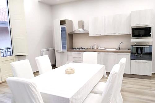 2 bedrooms house at Riposto 100 m away from the beach with wifi