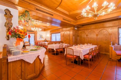 En restaurant eller et spisested på Hotel Monte Civetta