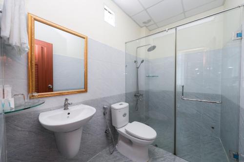 a bathroom with a toilet and a sink and a shower at Minh Hoang Hotel in Ho Chi Minh City