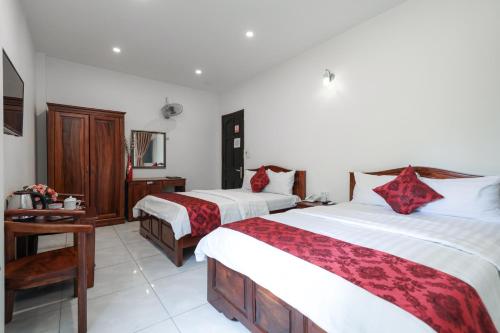 Ένα ή περισσότερα κρεβάτια σε δωμάτιο στο Minh Hoang Hotel