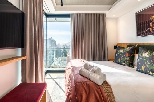 מיטה או מיטות בחדר ב-Latitude Aparthotel by Totalstay