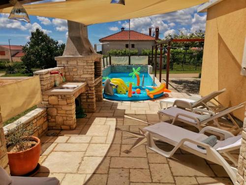 Luxury apartment Alba with pool