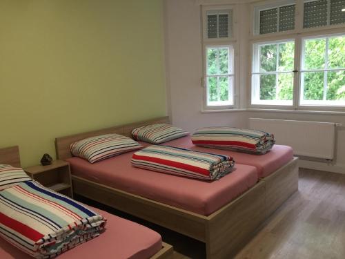 Postel nebo postele na pokoji v ubytování Gästezimmer Hozici