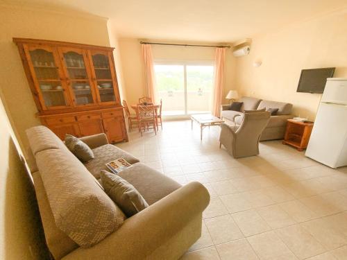 a living room with a couch and a kitchen at Kingfisher Apartments Benal Beach in Benalmádena