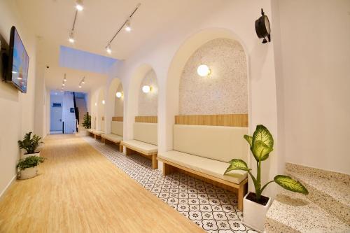 Televiisor ja/või meelelahutuskeskus majutusasutuses L'amie Hotel & Studio