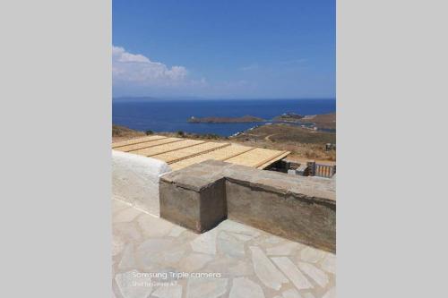 a view of the ocean from a building at starryhouse in Fotimárion