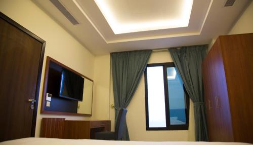 Кровать или кровати в номере Rama Yanbu Hotel-Suite
