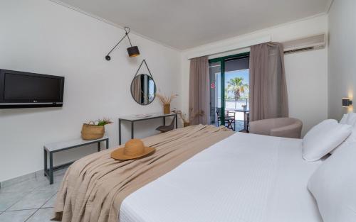 מיטה או מיטות בחדר ב-Phoenix Beach Hotel